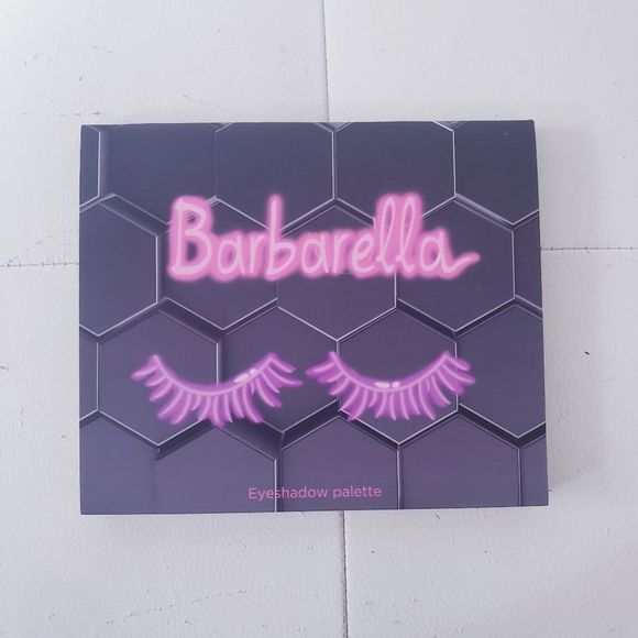 🌟HOSTPICK🌟Barbella Eyeshadow Palette| Beebeauty London - Picture 2 of 7